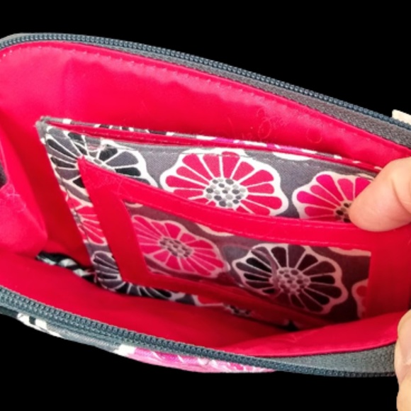 Vera Bradley Pink/Gray Clutch NWOT 🎉2X Host Pick🎉 - Picture 9 of 10